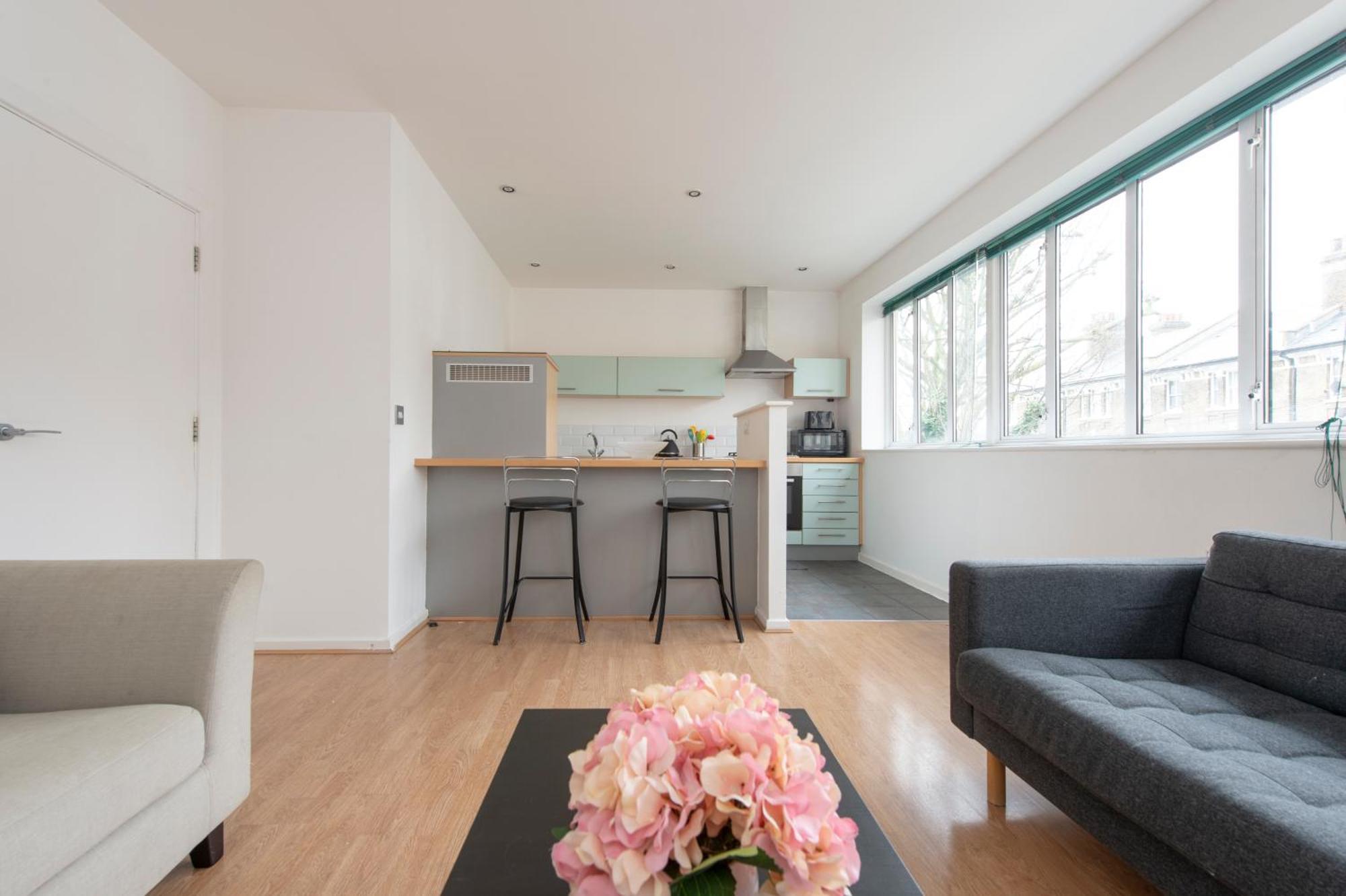 Modern Luxury Apartment By Bow Road Station London Exterior photo